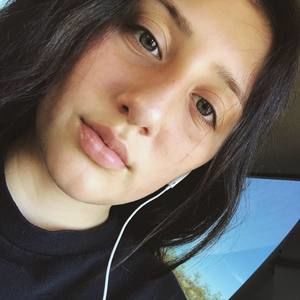 Meet your Posher, Simone